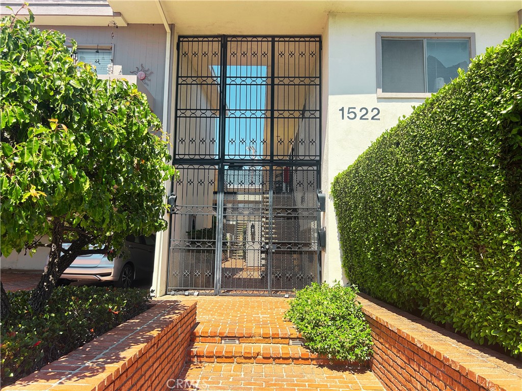 1522 S Centinela Ave 204