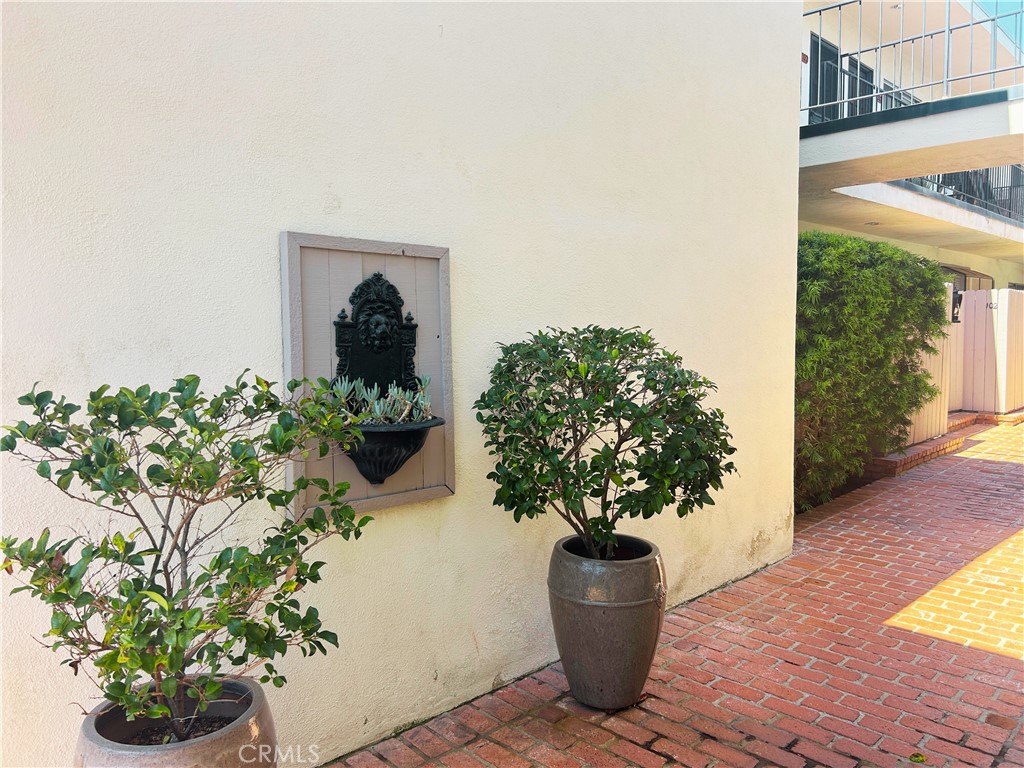 1522 S Centinela Ave 204