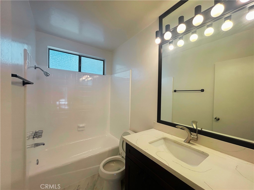 1522 S Centinela Ave 204
