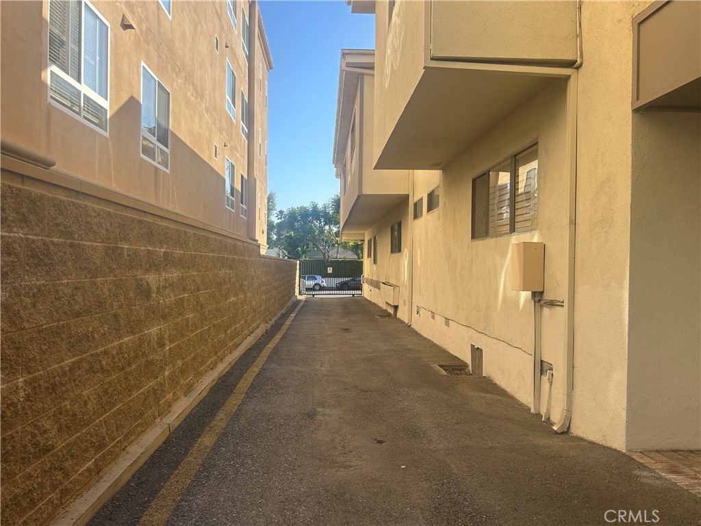 1522 S Centinela Ave 204