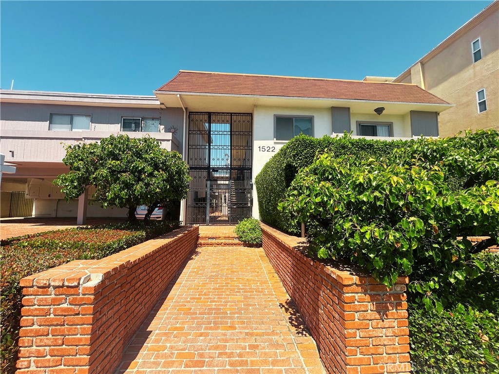 1522 S Centinela Ave 204