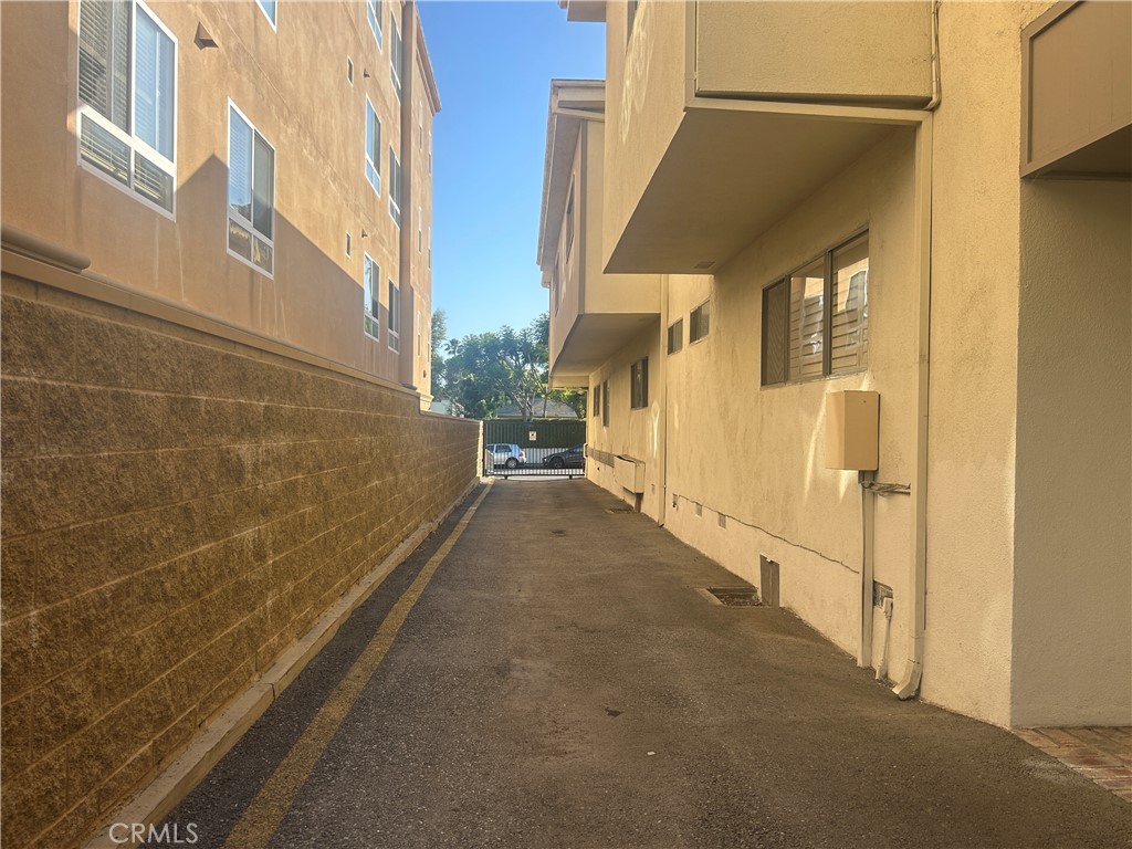 1522 S Centinela Ave 204