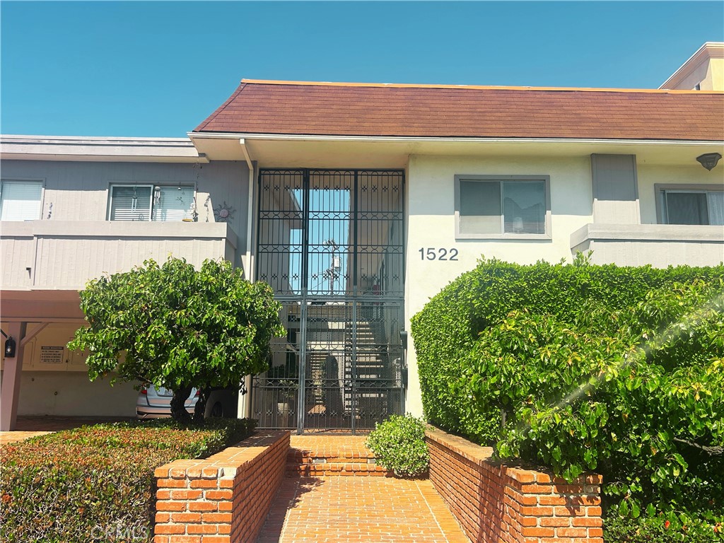 1522 S Centinela Ave 204