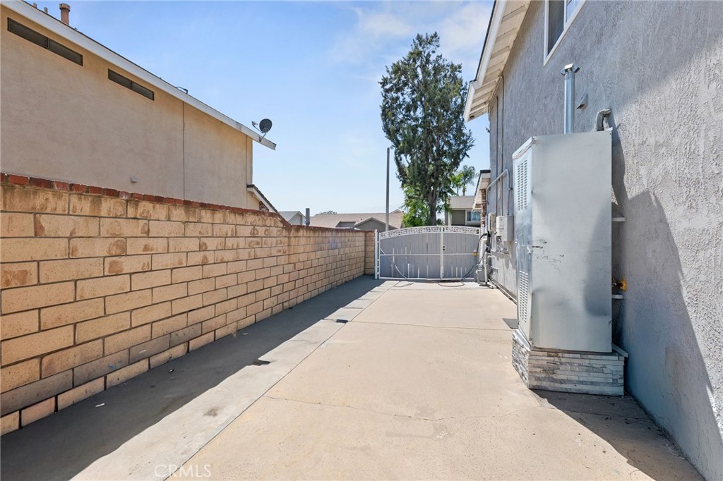 2725 S Mildred