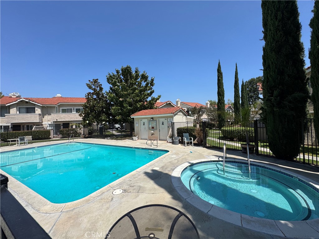 1530 Elkwood