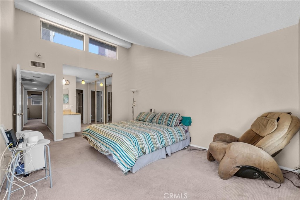 1530 Elkwood