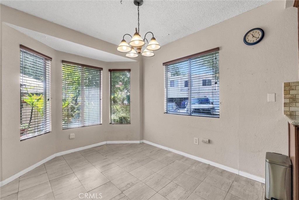 1530 Elkwood