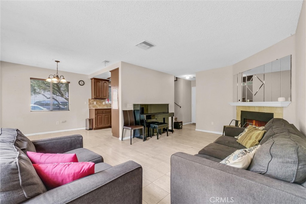 1530 Elkwood