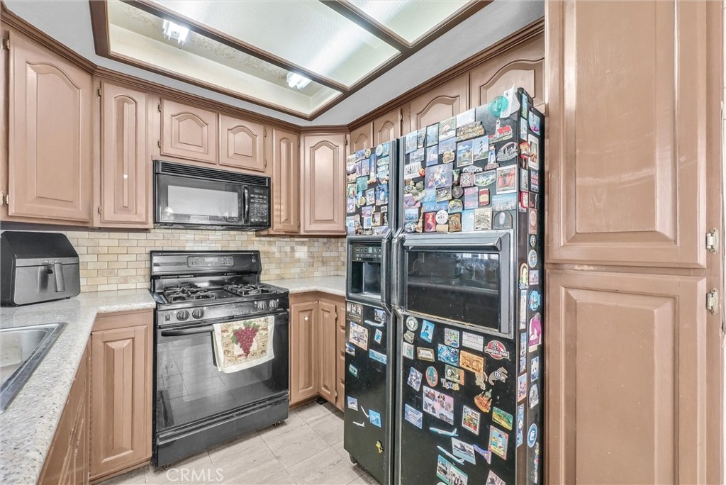 1530 Elkwood