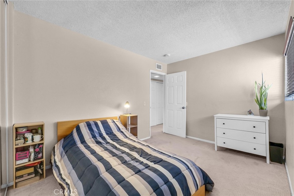 1530 Elkwood