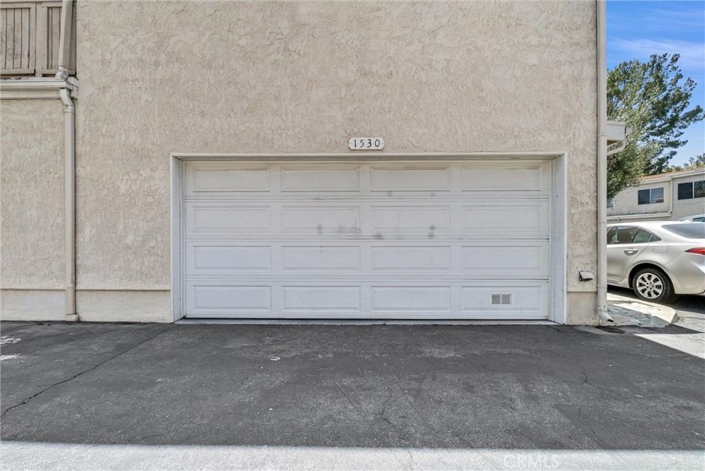 1530 Elkwood