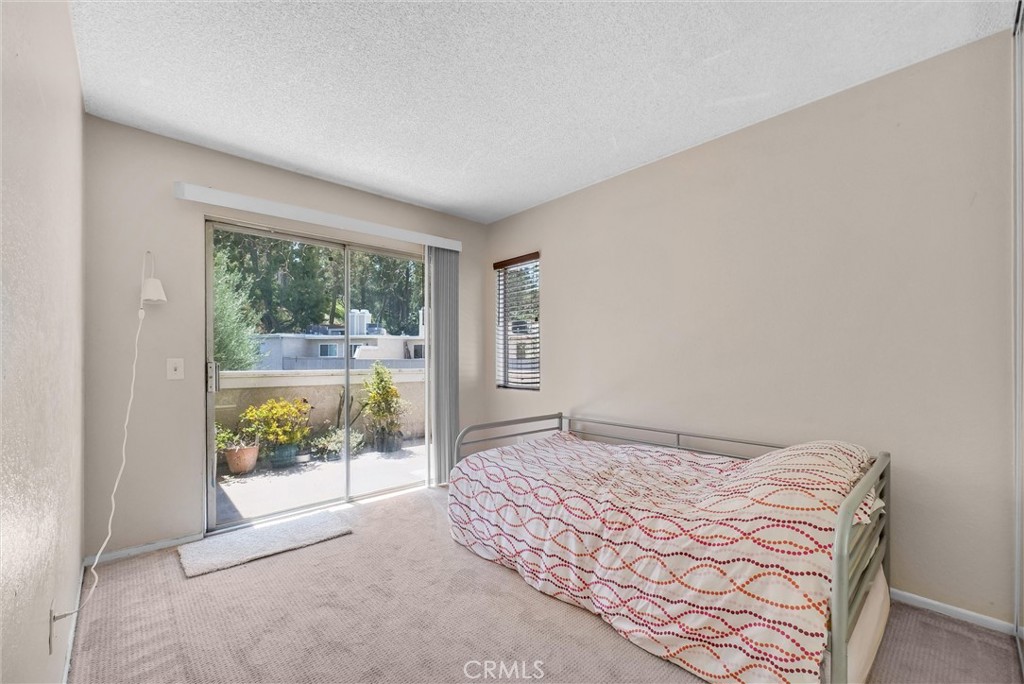 1530 Elkwood