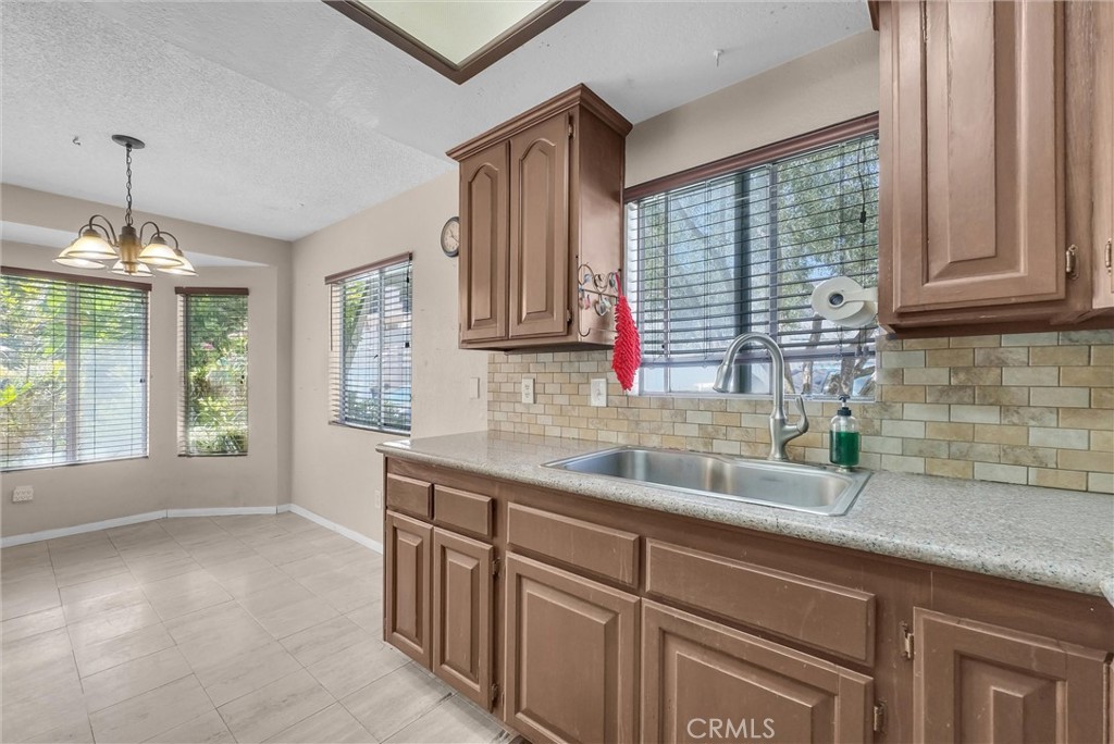 1530 Elkwood