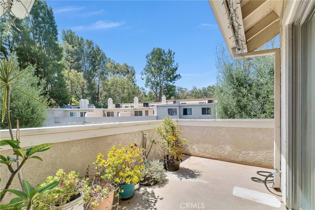 1530 Elkwood