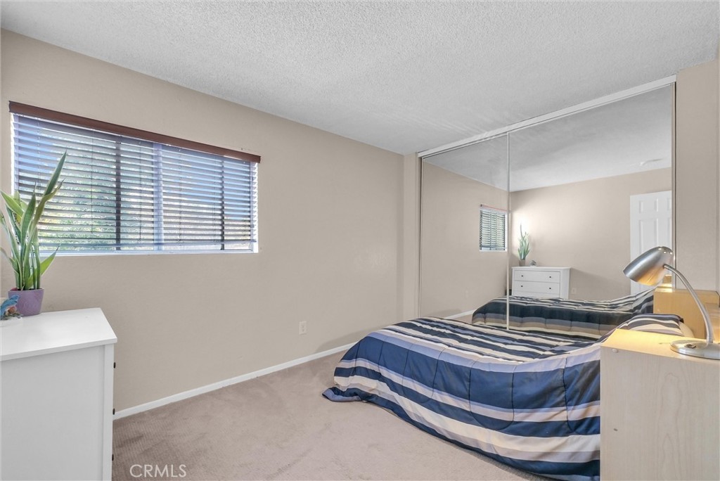 1530 Elkwood