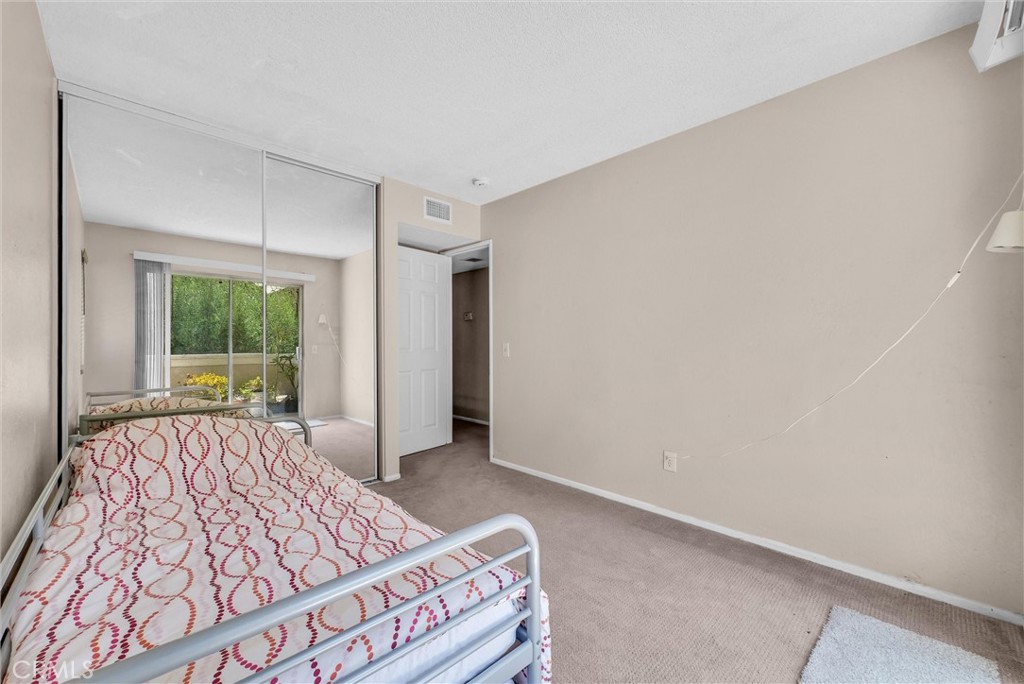 1530 Elkwood