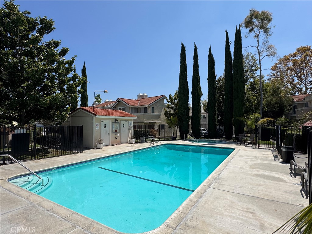 1530 Elkwood