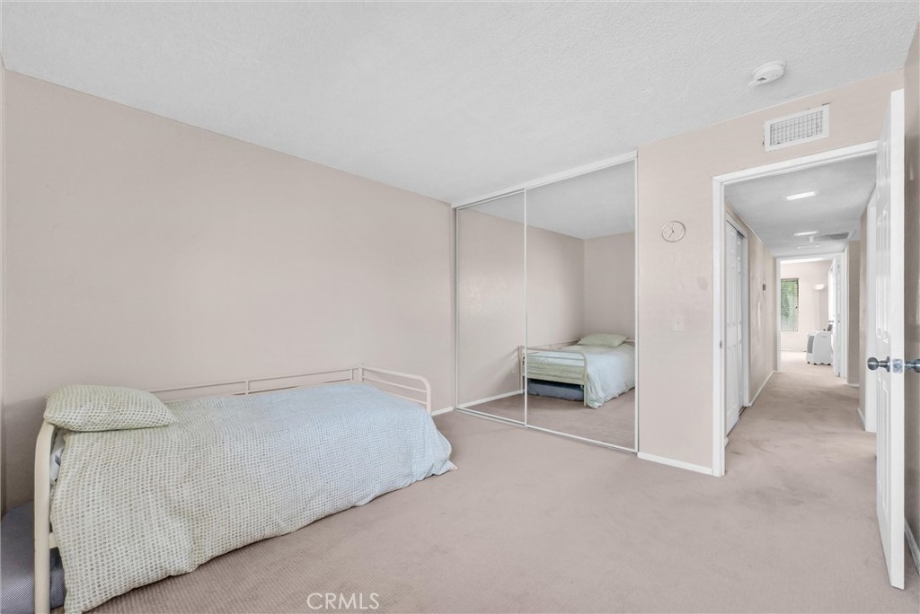 1530 Elkwood