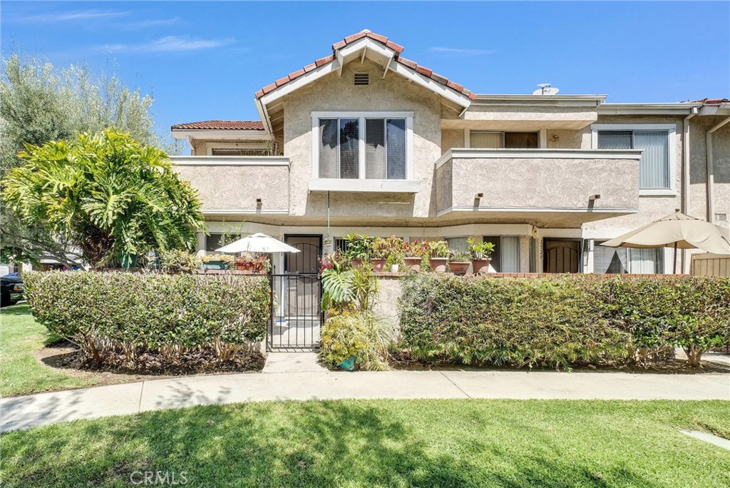 1530 Elkwood