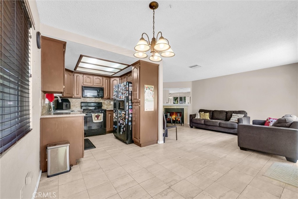 1530 Elkwood