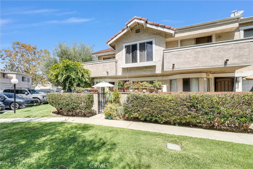 1530 Elkwood