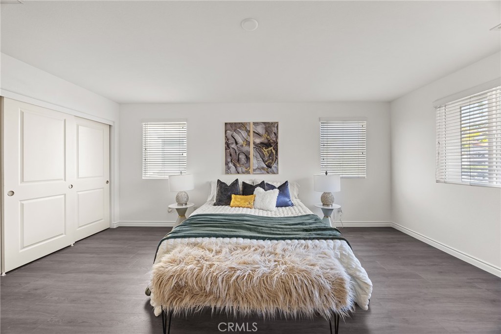 17044 Cerritos
