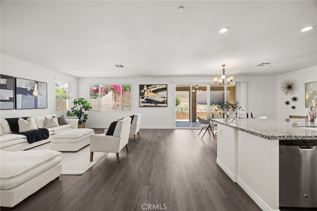 17044 Cerritos