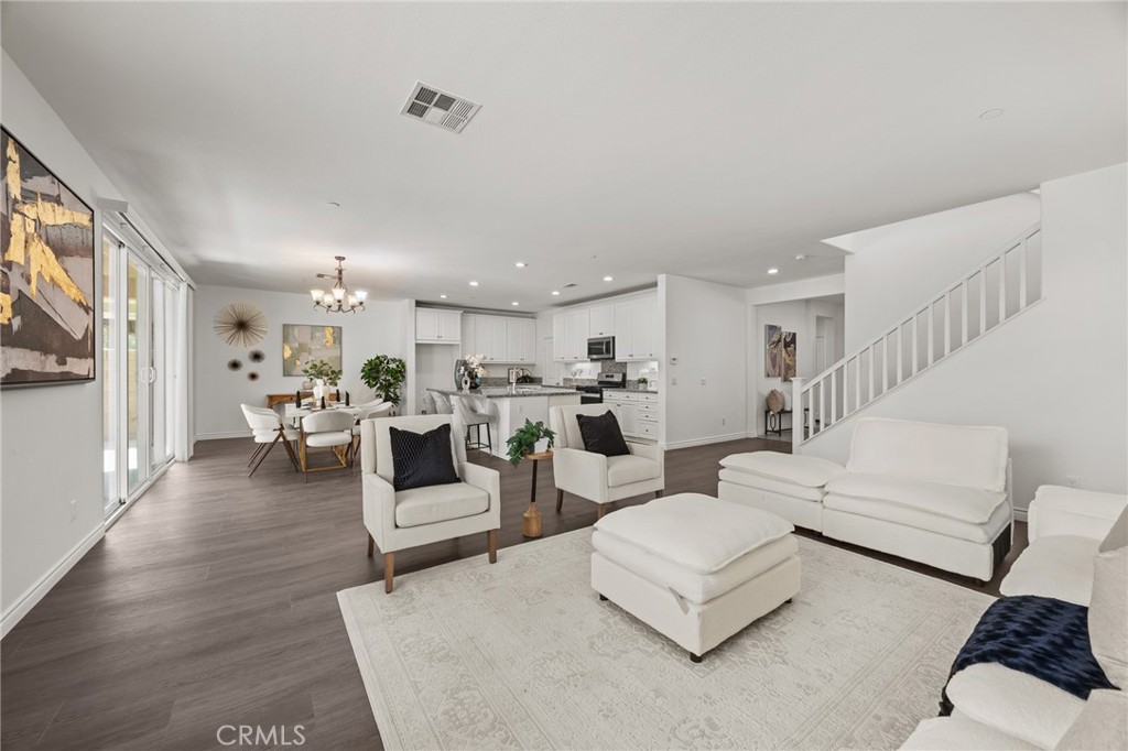 17044 Cerritos
