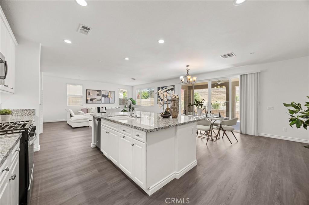 17044 Cerritos
