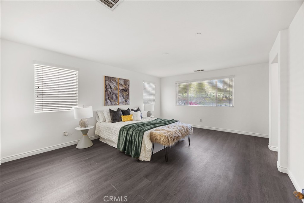 17044 Cerritos