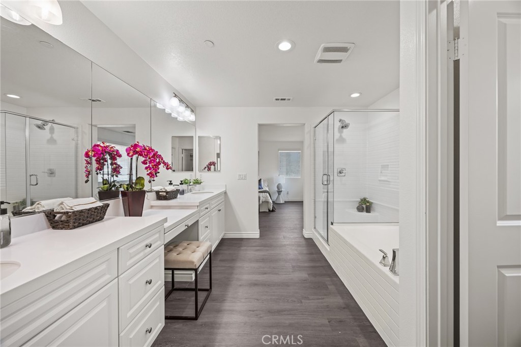 17044 Cerritos