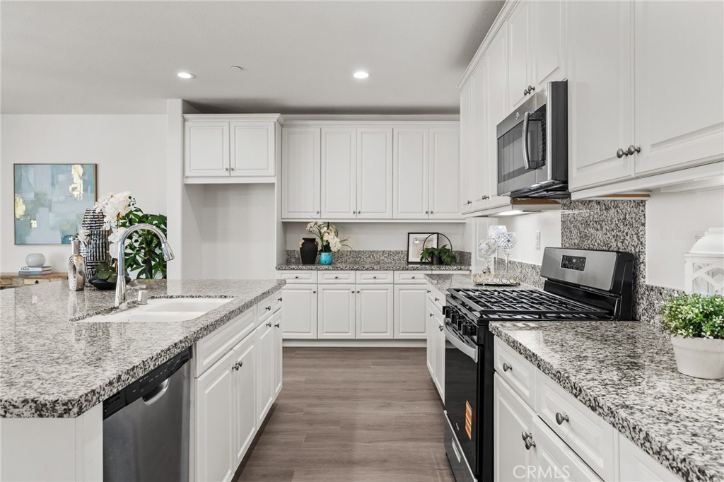 17044 Cerritos