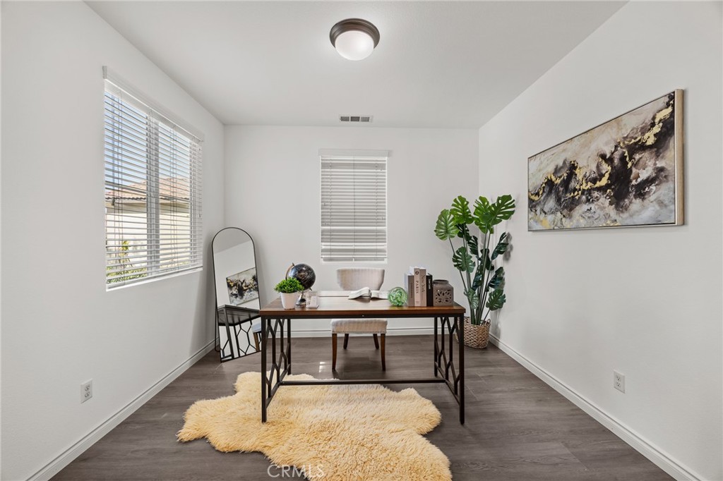 17044 Cerritos