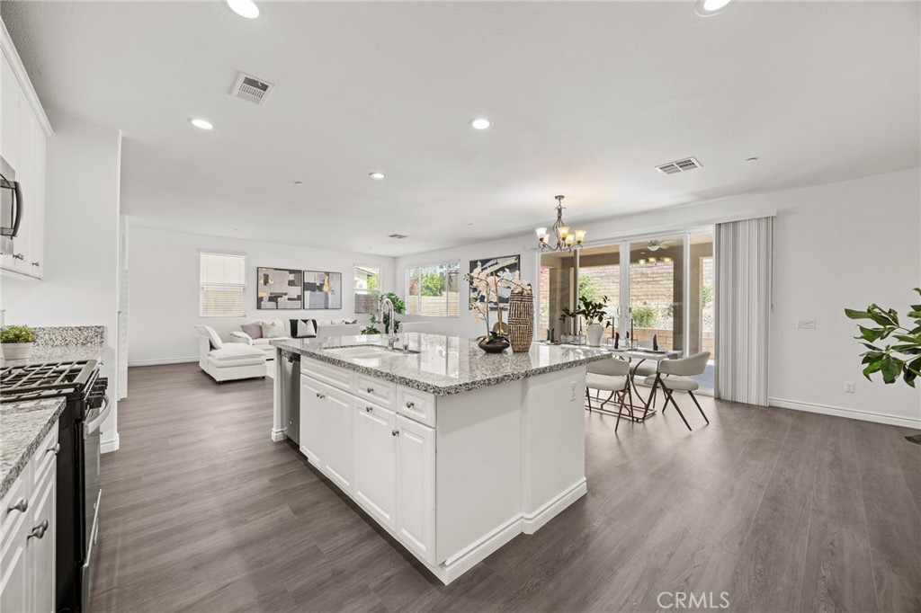 17044 Cerritos