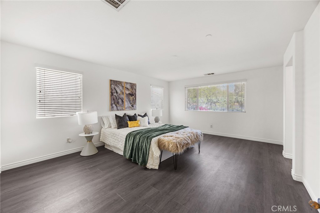 17044 Cerritos