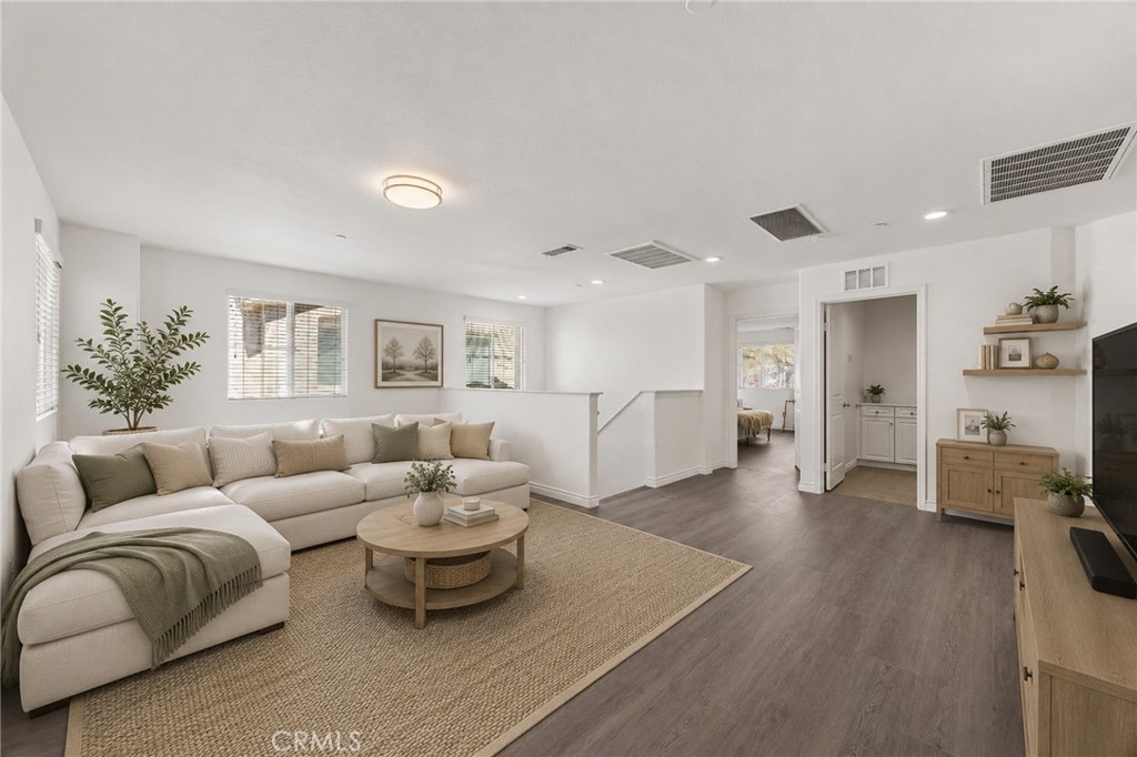 17044 Cerritos