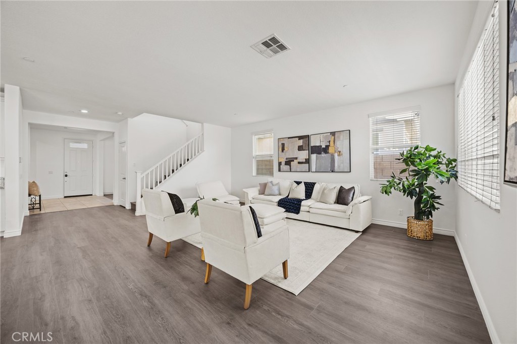 17044 Cerritos