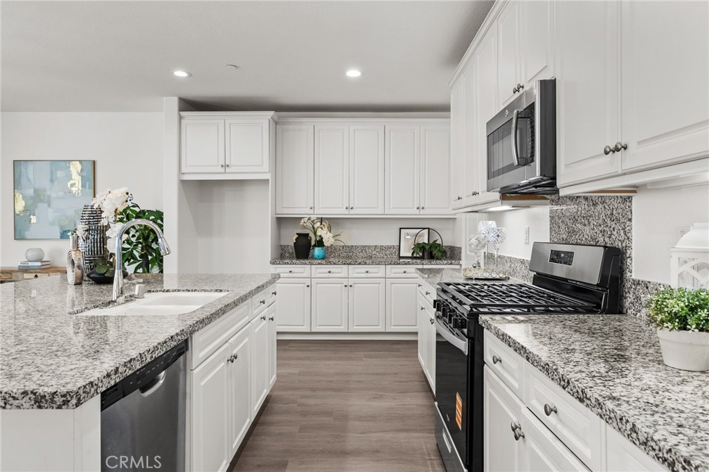 17044 Cerritos