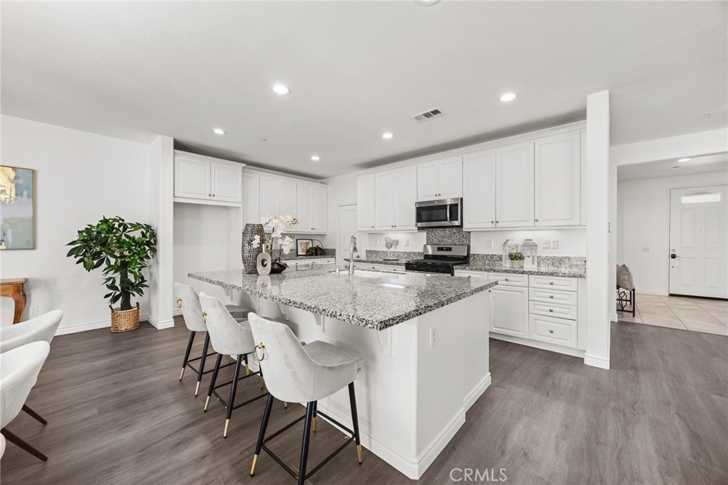 17044 Cerritos