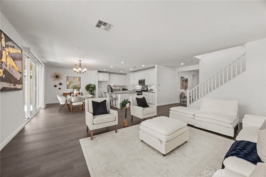 17044 Cerritos
