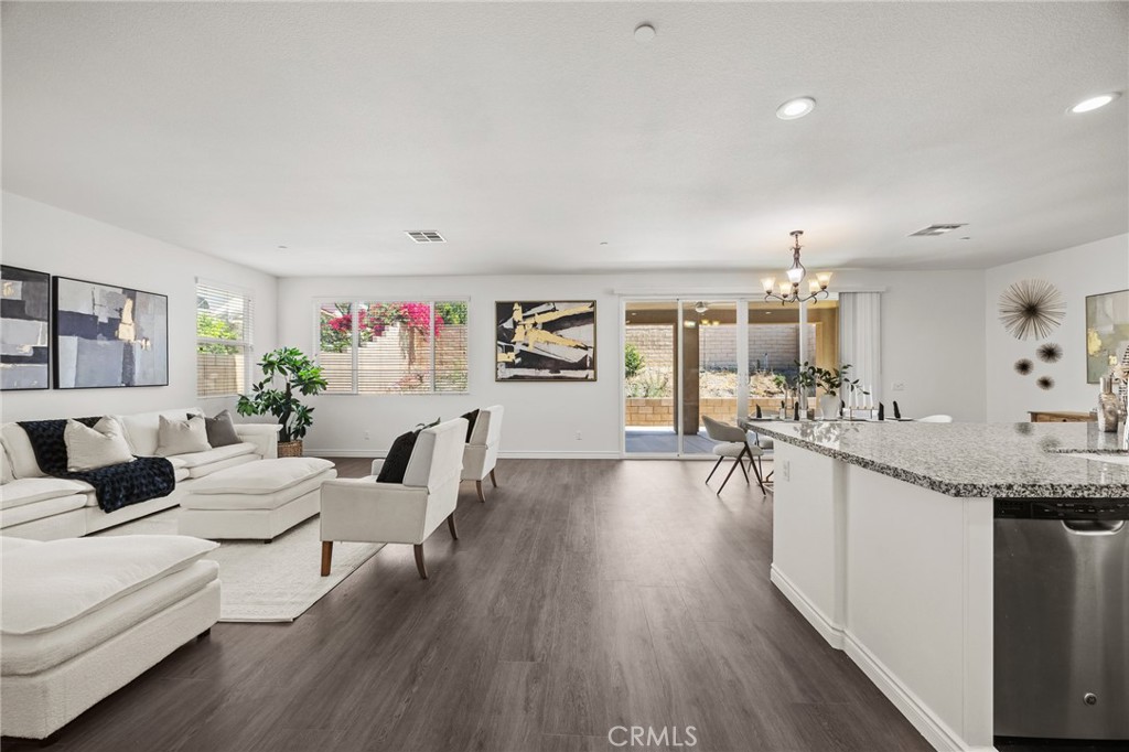 17044 Cerritos