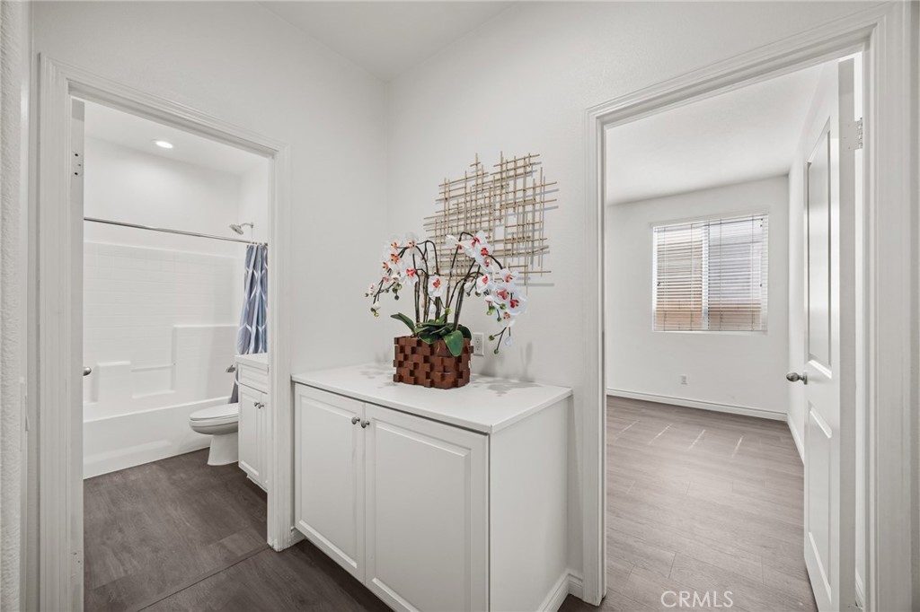 17044 Cerritos