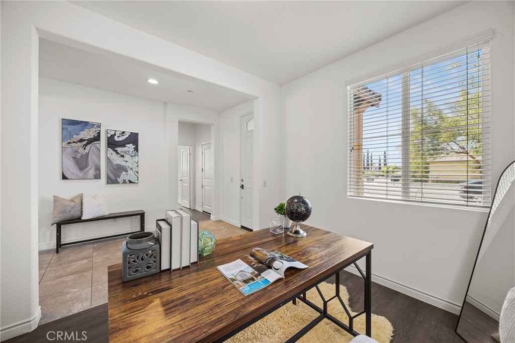 17044 Cerritos