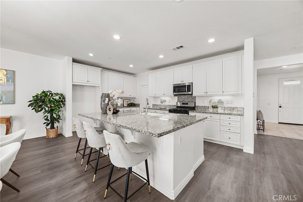 17044 Cerritos