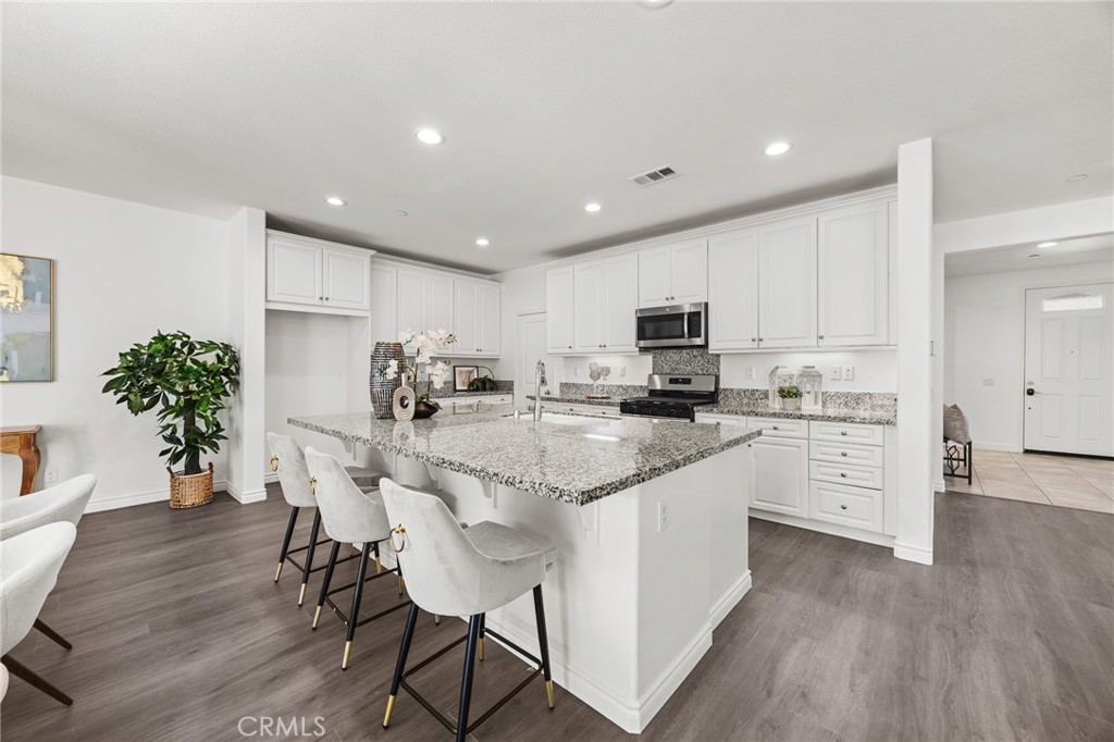 17044 Cerritos