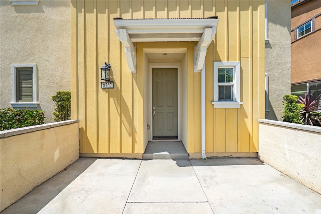 8757 Roving Place