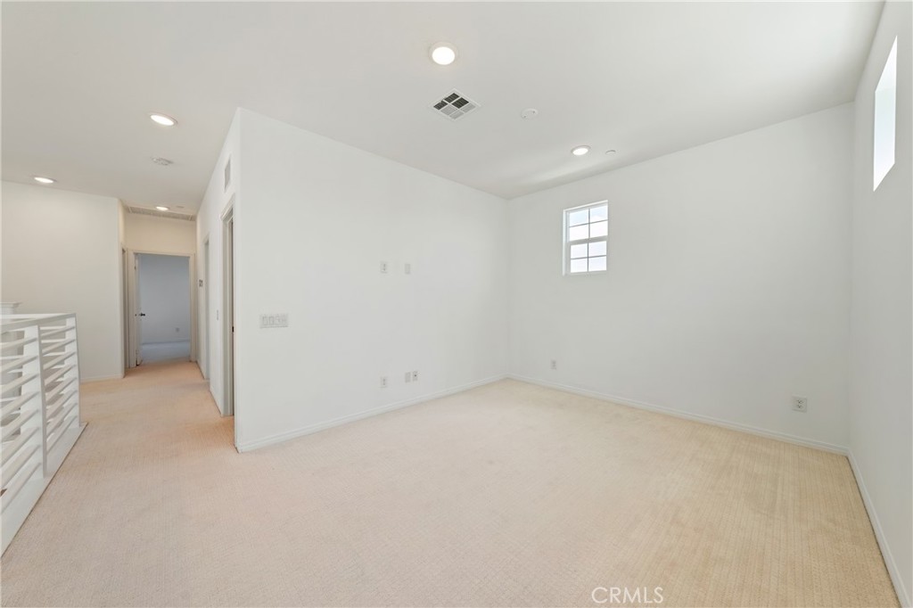 8757 Roving Place