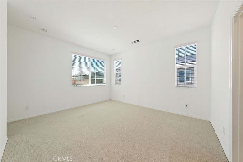 8757 Roving Place