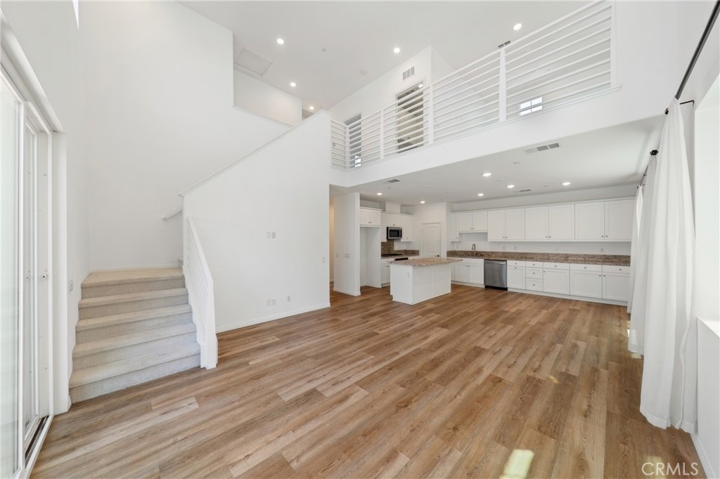 8757 Roving Place