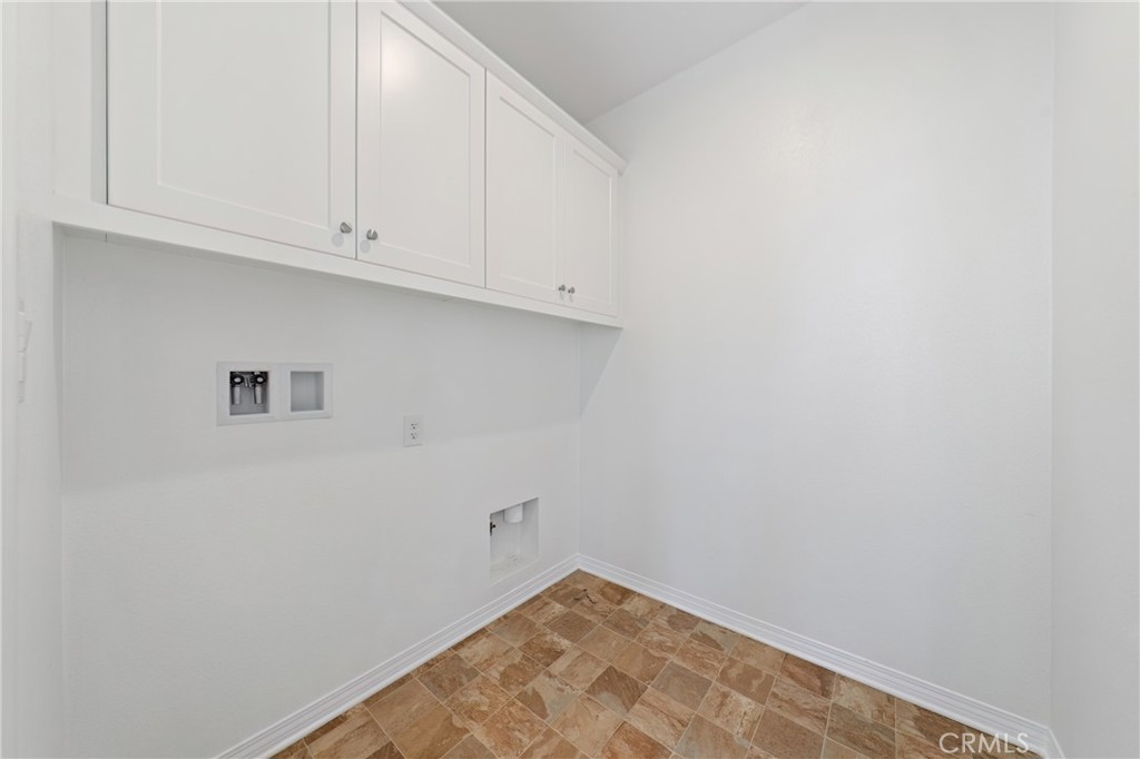 8757 Roving Place